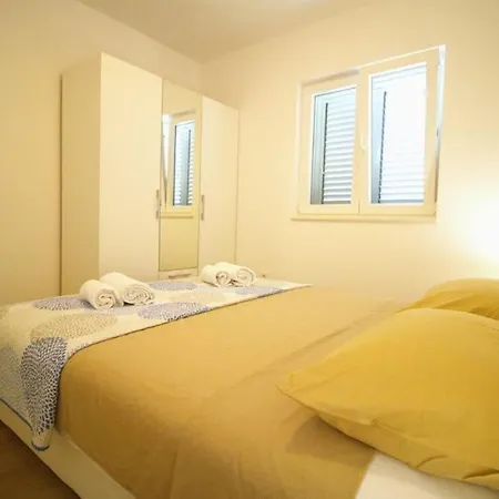 Apartment Nada Murter